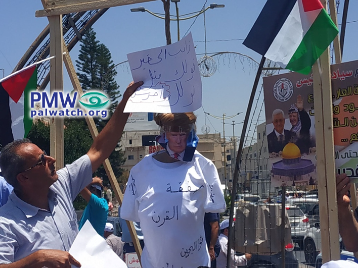 Palestinians hang and burn Trump in effigy, brand him Nazi